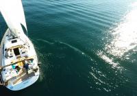 bateau à voile elan 45 impression réflexion du soleil voilier